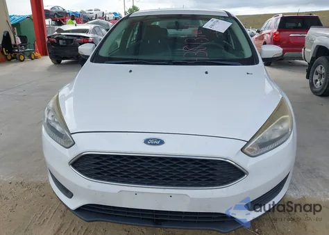 2016 Ford Focus Se z USA, uszkodzony, nr VIN 1FADP3F21GL207860